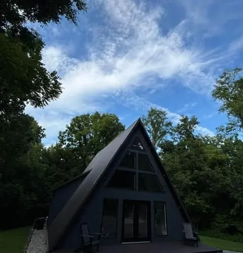 The Shady Roost | Cozy W/ Hot Tub & Fire Pit Holiday home Cave-in-Rock