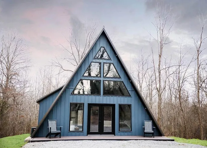 Holiday home The Shady Roost | Cozy W/ Hot Tub & Fire Pit *