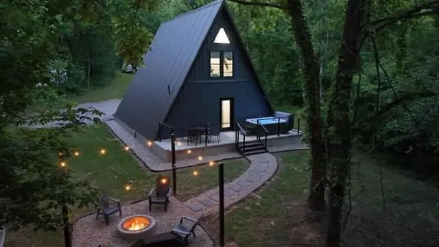 Holiday home The Shady Roost | Cozy W/ Hot Tub & Fire Pit Cave-in-Rock