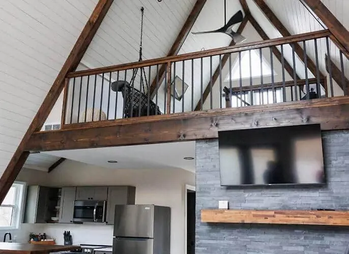 Holiday home The Shady Roost | Cozy W/ Hot Tub & Fire Pit *