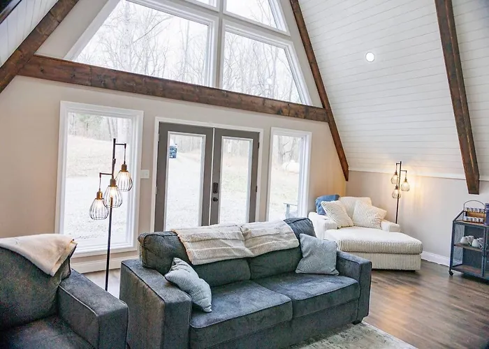The Shady Roost | Cozy W/ Hot Tub & Fire Pit Cave-in-Rock