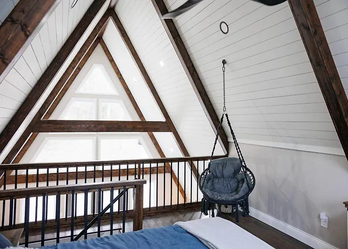 The Shady Roost | Cozy W/ Hot Tub & Fire Pit