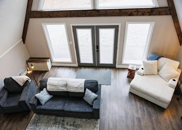 The Shady Roost | Cozy W/ Hot Tub & Fire Pit