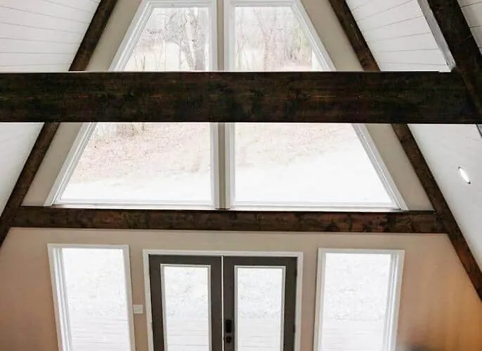 Holiday home The Shady Roost | Cozy W/ Hot Tub & Fire Pit *