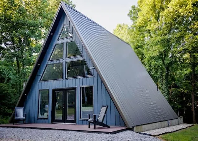 The Shady Roost | Cozy W/ Hot Tub & Fire Pit *