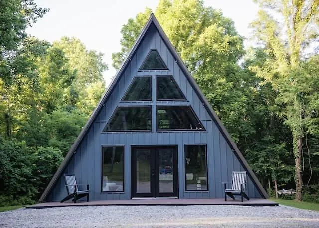 Holiday home The Shady Roost | Cozy W/ Hot Tub & Fire Pit
