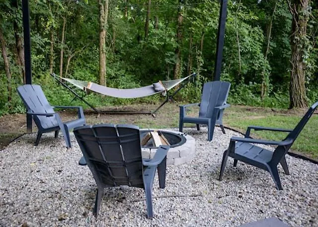 The Shady Roost | Cozy W/ Hot Tub & Fire Pit * Cave-in-Rock