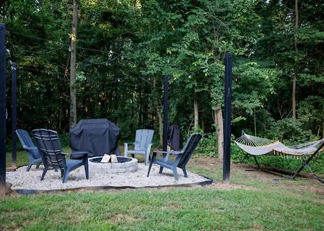 The Shady Roost | Cozy W/ Hot Tub & Fire Pit *