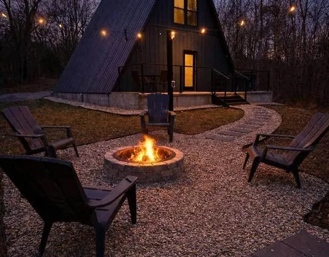 The Shady Roost | Cozy W/ Hot Tub & Fire Pit * Cave-in-Rock